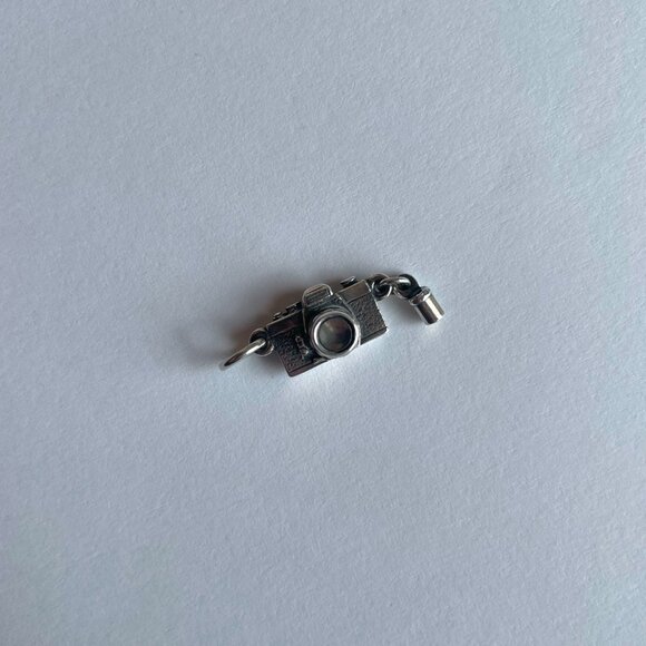 James Avery Sterling Silver 35mm Camera and Canister Charm - Pre-Owned - Picture 2 of 9